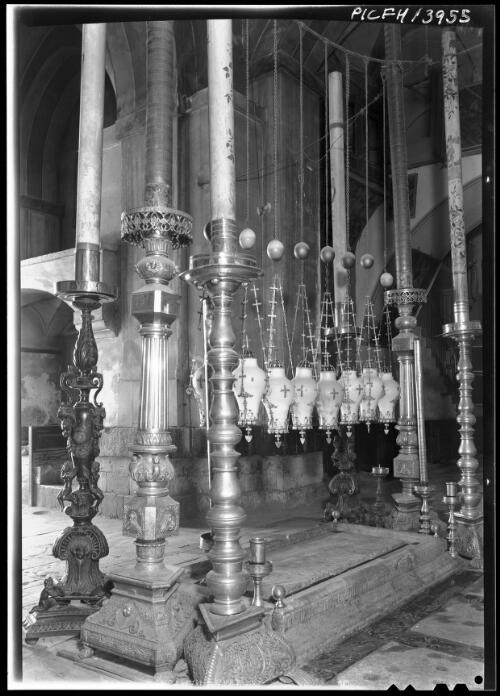 [Jerusalem, Church of the Holy Sepulchre] [picture] / [Frank Hurley]