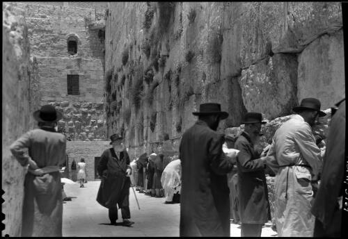 [The Wailing Wall] [picture] / [Frank Hurley]
