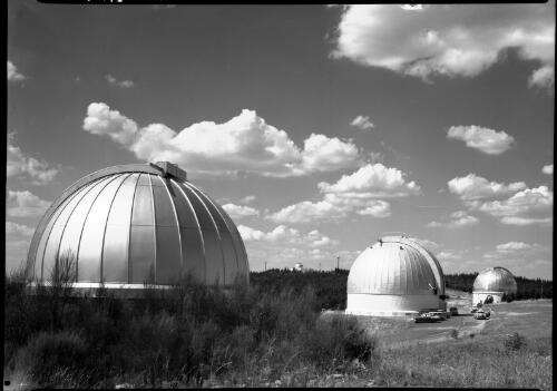 [Mount Stromlo Observatory] [picture] / [Frank Hurley]
