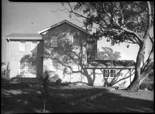 [Dwelling, Canberra, 1] [picture] / [Frank Hurley]