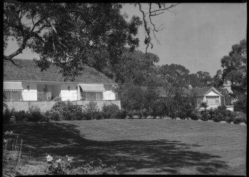 [Dwelling, Canberra, 3] [picture] / [Frank Hurley]