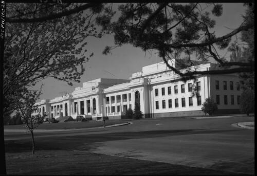 [Old Parliament House, Canberra, 1] [picture] / [Frank Hurley]
