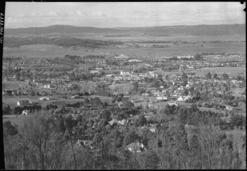 [View of Canberra] [picture] / [Frank Hurley]