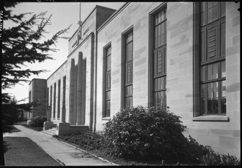 [Patent Office, Canberra, A.C.T.] [picture] / [Frank Hurley]