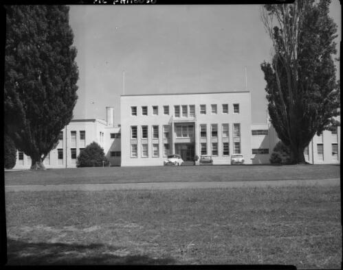 [CSIRO building at Black Mountain, Canberra, 3] [picture] / [Frank Hurley]