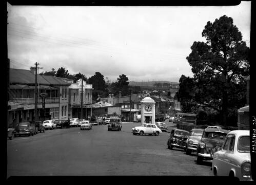 [Main street,  Moss Vale] [picture] / [Frank Hurley]