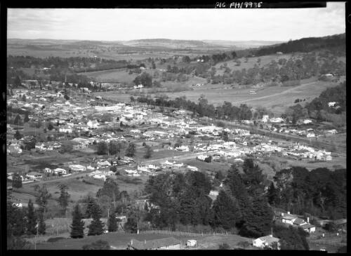 [Panorama of Bowral, 1] [picture] / [Frank Hurley]