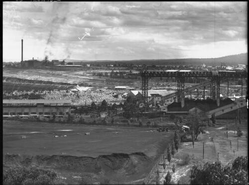 Panorama of Power house across the Latrobe R. [Latrobe River, power station, Yallourn, Victoria, December 1947] [picture] : [State Electricity Commission of Victoria] / [Frank Hurley]