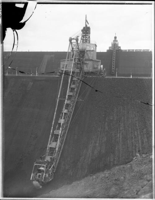 Coal dredgers working on SE face [open cut coal mine, Yallourn, Victoria, December 1947] [picture] : [State Electricity Commission of Victoria] / [Frank Hurley]