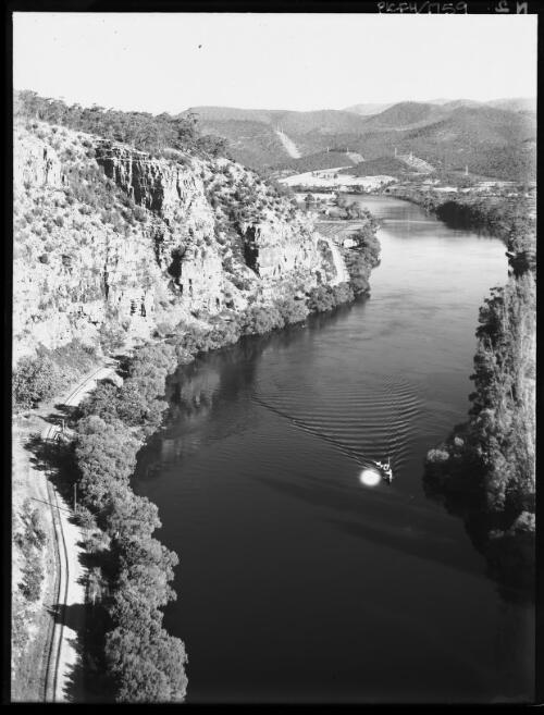 Looking down Derwent [River], vertical [picture] : [New Norfolk, Tasmania] / [Frank Hurley]