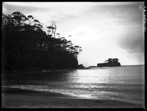 Corner of Pirates Bay, sunrise [picture] : [Eaglehawk Neck, Tasmania] / [Frank Hurley]