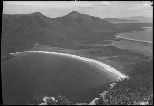 Panorama from Mt Amos of Wineglass Bay [1] [picture] : [Coles Bay, Tasmania] / [Frank Hurley]