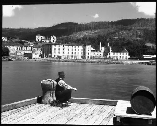 Penitentiary from Wharf [with figure and rope] [picture] : [Port Arthur, Tasmania] / [Frank Hurley]