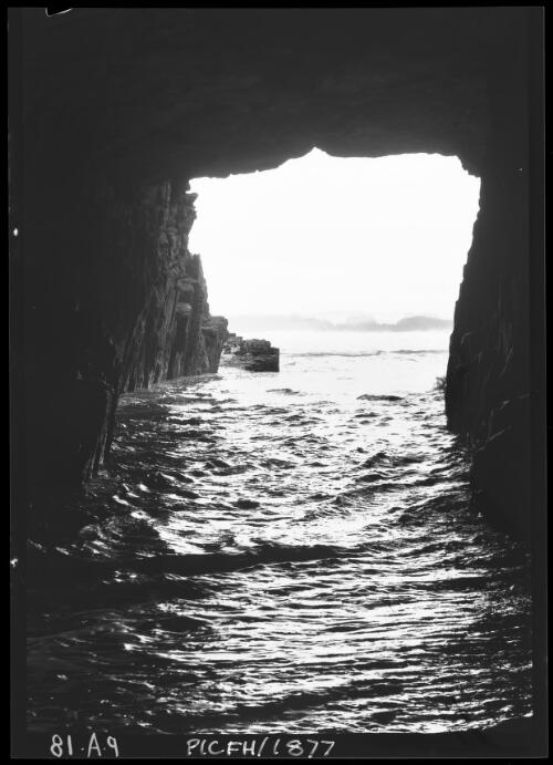 Remarkable Cave interior [1] [picture] : [Port Arthur, Tasmania] / [Frank Hurley]