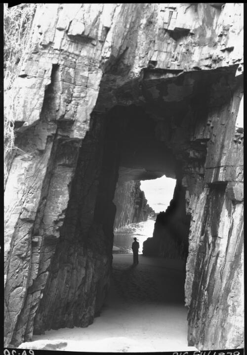Remarkable Cave interior [3] [picture] : [Port Arthur, Tasmania] / [Frank Hurley]