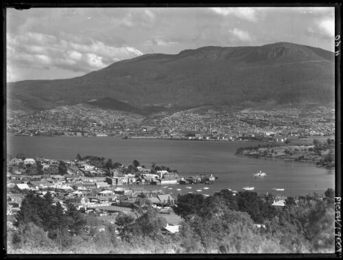 Hobart from Bellerive [4] [picture] : [Hobart, Tasmania] / [Frank Hurley]