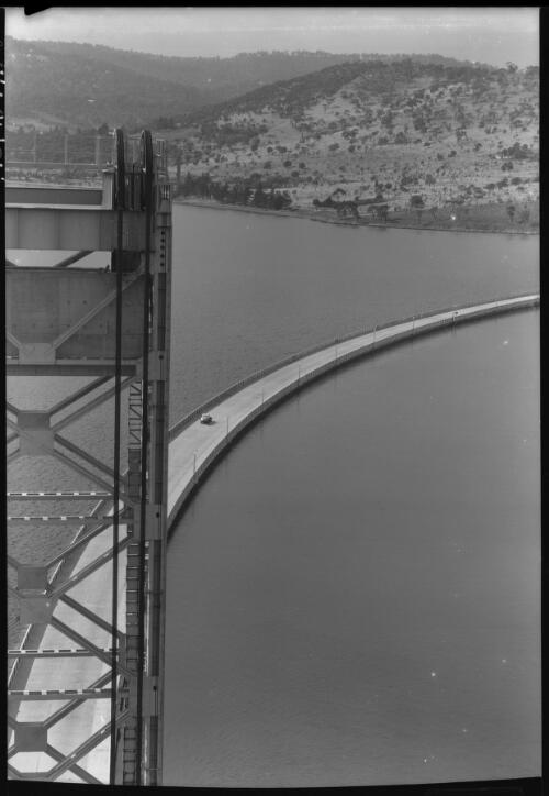 Bridge from height [1] [picture] : [Hobart, Tasmania] / [Frank Hurley]