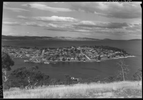 Bellerive [picture] : [Hobart, Tasmania] / [Frank Hurley]