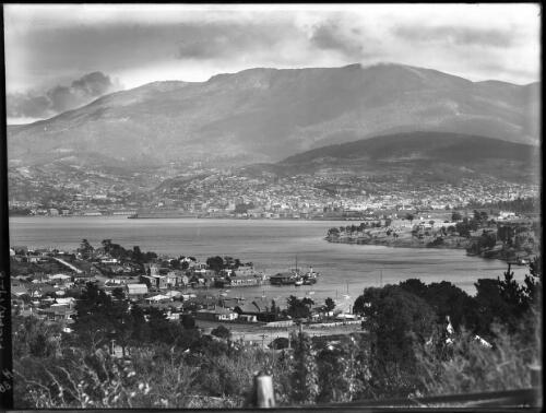 Hobart from Bellerive [3] [picture] : [Hobart, Tasmania] / [Frank Hurley]