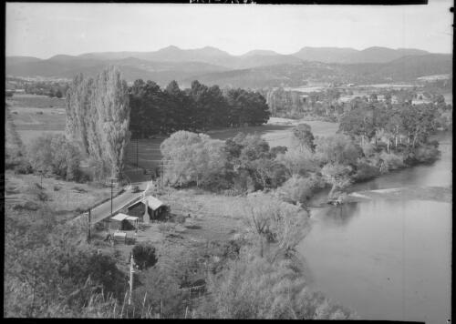 The river & road at Hayes Derwent valley [picture] : [Hobart, Tasmania] / [Frank Hurley]