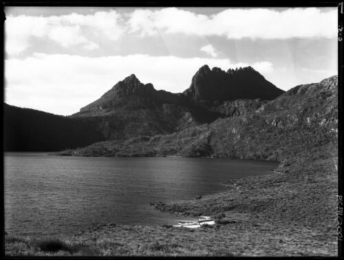 Various views of Cradle Mountain from Dove Lake [3] [picture] : [Cradle Mountain, Tasmania] / [Frank Hurley]