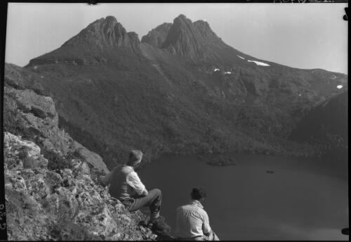 Cradle Mt and Dove Lake [picture] : [Cradle Mountain, Tasmania] / [Frank Hurley]