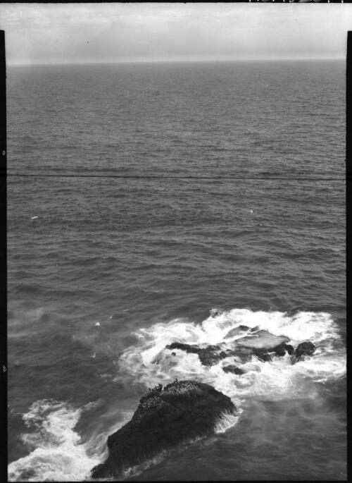 [The sea with a rough patch] [picture] : [Tasmania] / [Frank Hurley]