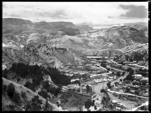 Town scene showing main street, looking to Mount Lyell [picture] : [Queenstown, Tasmania] / [Frank Hurley]