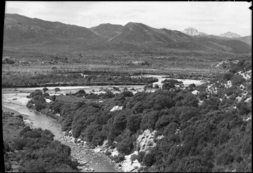 The King River, looking towards Frenchmans R top [picture] : [Queenstown, Tasmania] / [Frank Hurley]