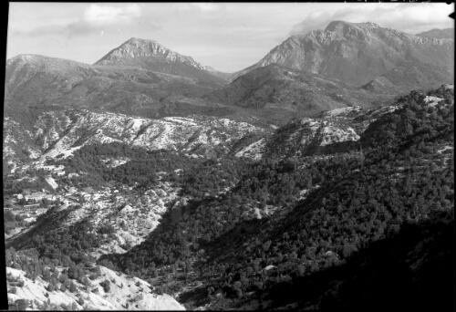 Panorama showing Qstown & western mountains [1] [picture] : [Queenstown, Tasmania] / [Frank Hurley]