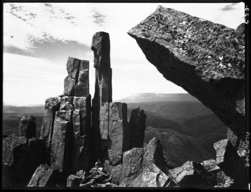 Striking rock forms, horizontal [picture] : [Cradle Mountain, Tasmania] / [Frank Hurley]