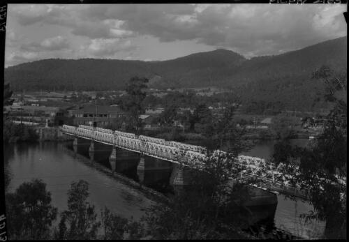 Bridge over Huon at Huonville [picture] : [Huon District, Tasmania] / [Frank Hurley]