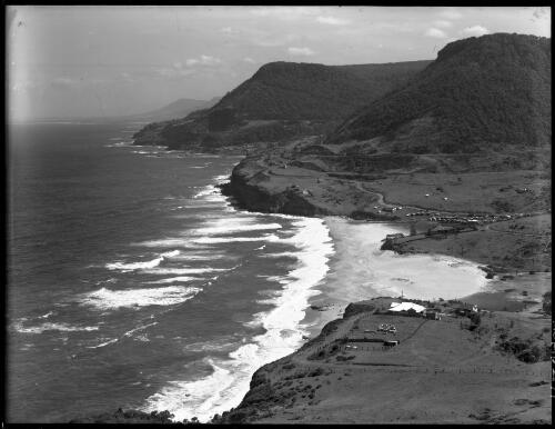 [Vista of beaches and coastline looking south towards Wollongong from Stanwell Tops, Bald Hill, above Stanwell Park] [picture] : [South Coast, New South Wales] / [Frank Hurley]