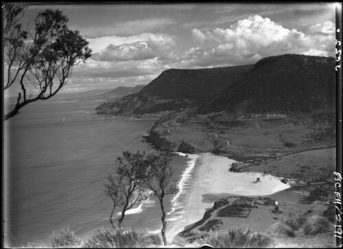 Stanwell Park [with trees on left] [picture] : [South Coast, New South Wales] / [Frank Hurley]