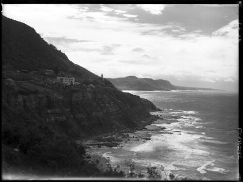View from Scarborough looking Nth [with rocky foreshore and Coledale hotel?, 1] [picture] : [South Coast, New South Wales] / [Frank Hurley]
