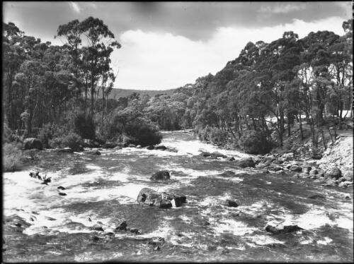 Derwent Basin where river leaves weir [picture] : [Lake St Clair, Tasmania] / [Frank Hurley]