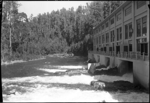Outlet, Tarraleah Power Station [picture] : [Lake St Clair, Tasmania] / [Frank Hurley]