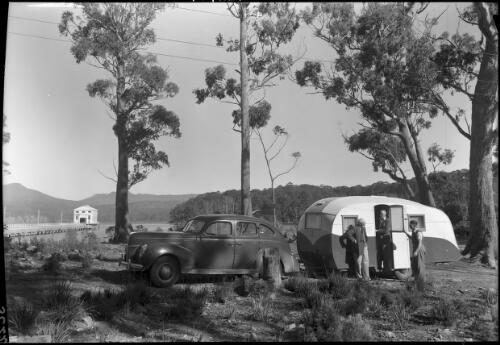 Caravan at Lake St Clair [with car and three figures] [picture] : [Lake St Clair, Tasmania] / [Frank Hurley]