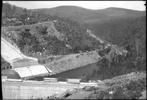 Butler's Gorge [Clark Dam under construction] [picture] : [Lake St Clair, Tasmania] / [Frank Hurley]