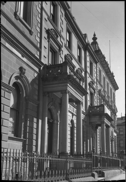 Hobart building [with iron fence and portico] [picture] : [Hobart, Tasmania] / [Frank Hurley]