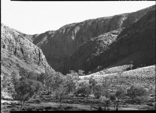 Entrance to Glen Helen [hills, rocks, trees] [picture] : [Central Australia] / [Frank Hurley]