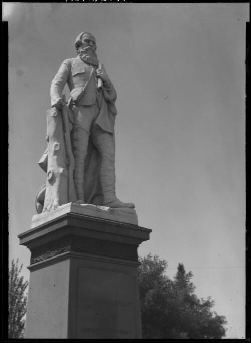 [Statue of John McDouall Stuart, King William Street, Adelaide] [picture] : [South Australia] / [Frank Hurley]