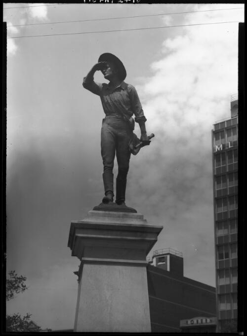 [Statue of Sturt, King William Street, Adelaide] [picture] : [South Australia] / [Frank Hurley]