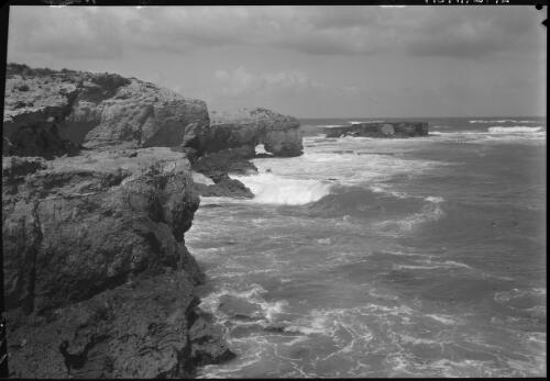 Robe [picture] : [South Australia] / [Frank Hurley]