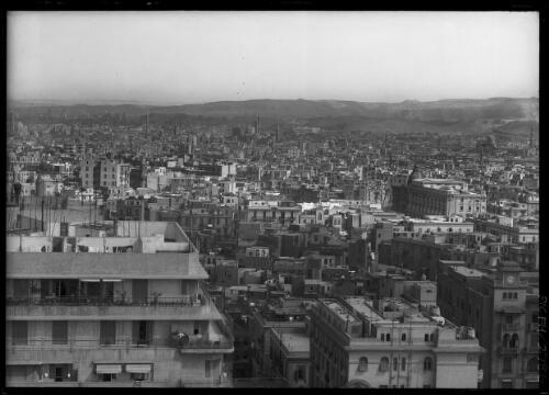 Courtyard, Sultan Hassan Citadel [Cairo rooftops with hills on right] [picture] : [Cairo, Egypt panoramas] / [Frank Hurley]