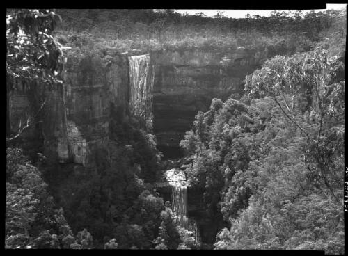 [Belmore Falls] [picture] / [Frank Hurley]