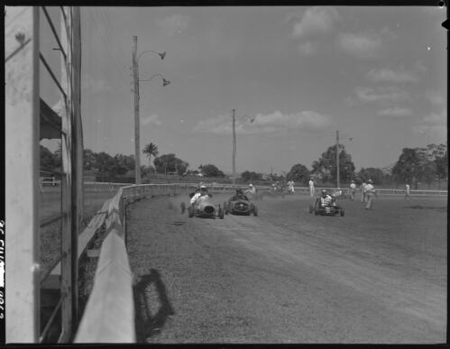 [Go-kart racing on a race track, 1] [picture] / [Frank Hurley]