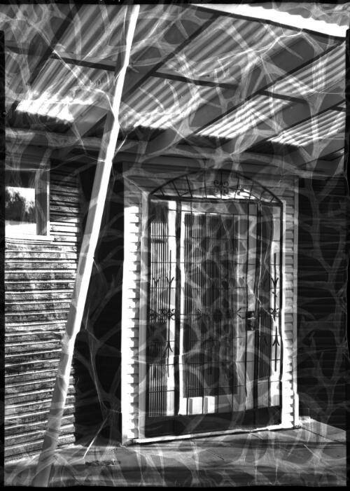 [Doorway of weatherboard house, 1] [picture] / [Frank Hurley]