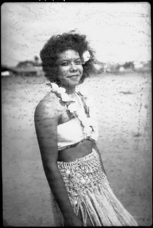 [Woman wearing a lei and grass skirt, 2] [picture] / [Frank Hurley]
