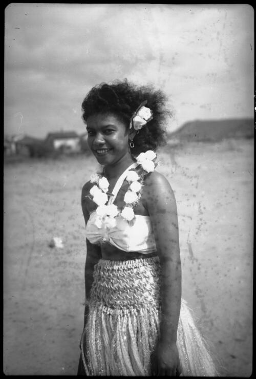 [Woman wearing a lei and grass skirt, 3] [picture] / [Frank Hurley]
